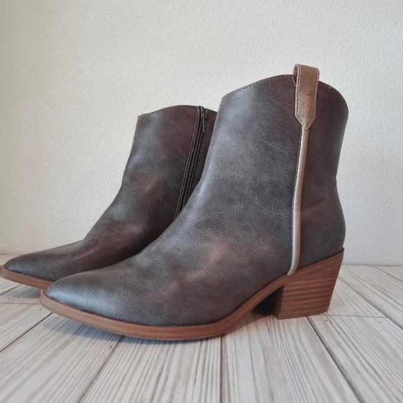 Universal Thread Womens Faux Leather Grey Gray Ankle Boots Booties Women's 6 - Picture 1 of 6